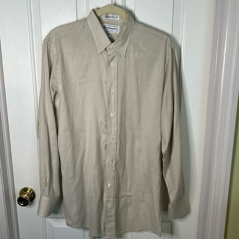 Burberrys of London men’s vintage button down dress shirt. Size 15.5 32-33.